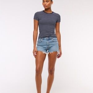 Abercrombie and fitch the mom short mid rise NWT